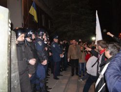 Pro-Russian activists and law enforcers