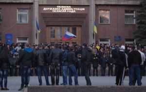 Pro-Russian activists and law enforcers
