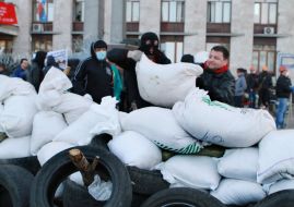 Pro-Russian activists build barricades