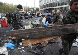 Communal service workers dismantled the barricades