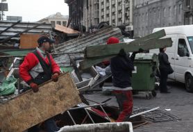 Communal service workers dismantled the barricades