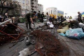 Communal service workers dismantled the barricades