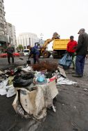 Communal service workers dismantled the barricades
