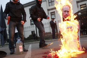 Burning mannequin with Putin's portrait