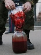 Activist lowers the blood Putin's portrait