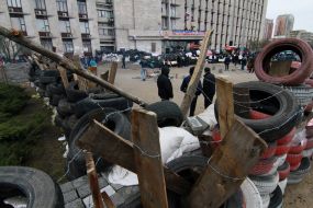 Barricades near the Donetsk Regional State Administration