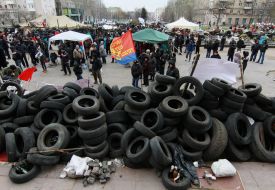 Barricades near the Donetsk Regional State Administration