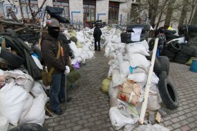 Barricades near the Donetsk Regional State Administration