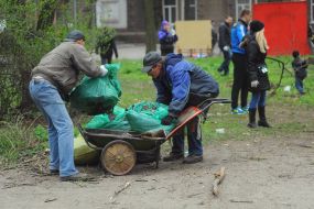 Учасники суботника