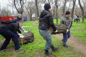 Учасники суботника