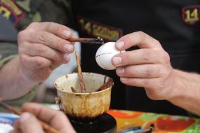Maidana defense activist paints Easter egg