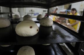 Preparation of Easter cakes