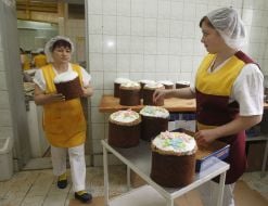 Preparation of Easter cakes