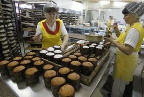 Preparation of Easter cakes