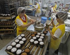 Preparation of Easter cakes