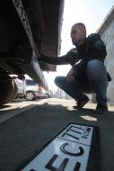 Man changes the Ukrainian automobile license plate on the license plate of the RF