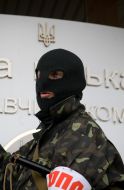 Armed activists "Hold" at the Donetsk City Council