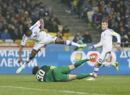 Andrey Pyatov, Brown Ideye and Andrey Yarmolenko