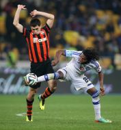 Dyemersi Mbokani and Taras Stepanenko