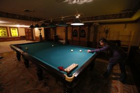 billiard room