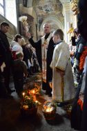 The priest blesses Easter baskets