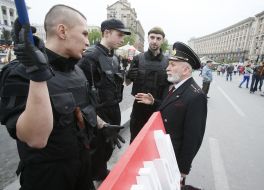 Активисты "Правого сектора" и ветеран