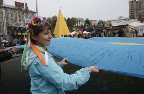 Огромный флаг Украины