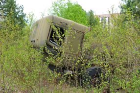Закинутий вантажний автомобіль