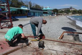 Preparatory work on the waterfront