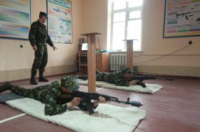 Військовослужбовці у військоматі