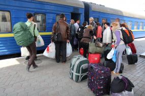 Пассажиры возле поезда