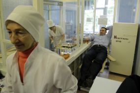 Виталий Кличко сдает кровь