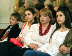 Yekaterina Yushchenko with children