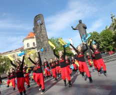 Participants of the flash mob "Do not defeat the enemies never Ukraine"