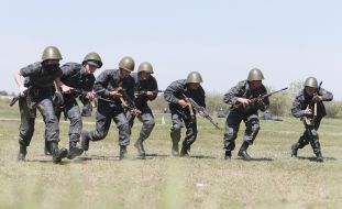 Военнослужащие