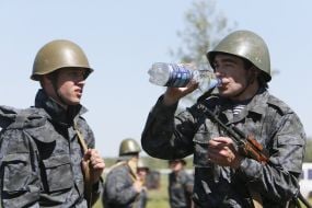 Військовослужбовці