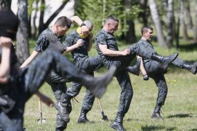 Військовослужбовці