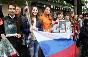 Young people hold the flag of Russia