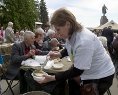 WWII veteran eating porridge