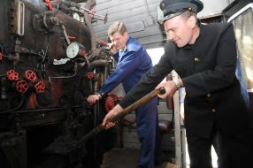 Fireman throws coal into the furnace