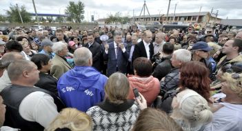 Poroshenko meeting with voters