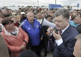 Poroshenko meeting with voters