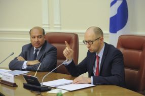 Сума Чакрабарти и Арсений Яценюк