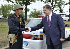 Petr Poroshenko during a visit to checkpoint