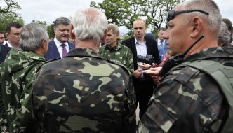 Petr Poroshenko during a visit to checkpoint