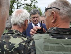 Petr Poroshenko during a visit to checkpoint