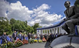 Laying-on of flowers to the monument of Lobanovsky