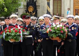 Laying-on of flowers to monument to Ekaterynа II