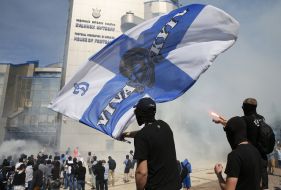 Fans of FC "Dynamo" (Kiev) picket House of Football