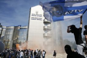 Fans of FC "Dynamo" (Kiev) picket House of Football